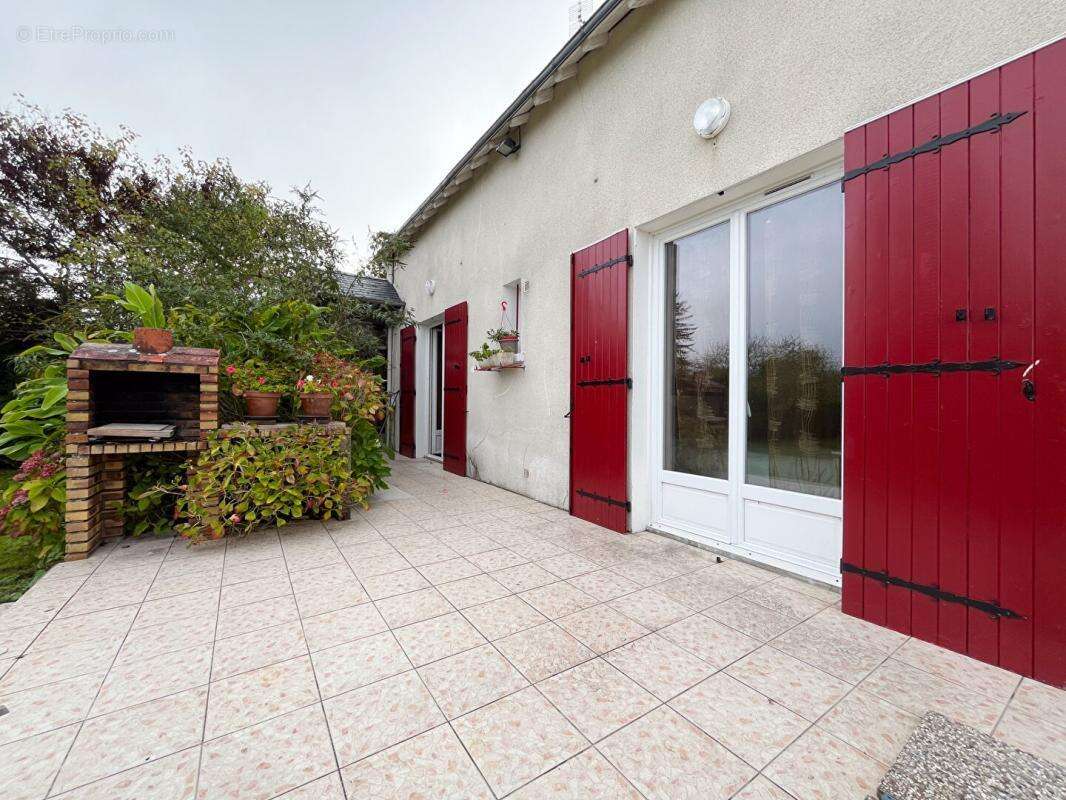 Maison à SAINT-GENOU