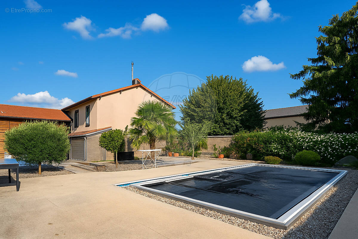 Maison à SAINT-GEORGES-DE-RENEINS