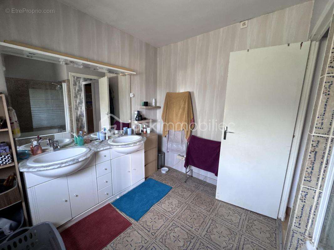SAINT-VOUGAY – Maison familiale de 166 m² sur 4 100 m² de terrain - photo 18