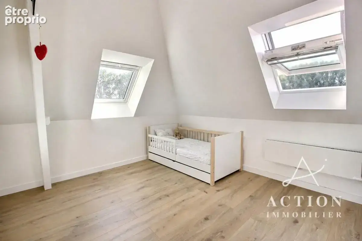 coup de coeur ancien corps de ferme de 110 m² habitables - 3 chambres - 2 SDB - Jardin et terrasse -  Grand garage - 5 stationne - photo 11
