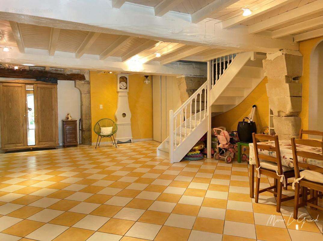 Maison à LABRUGUIERE