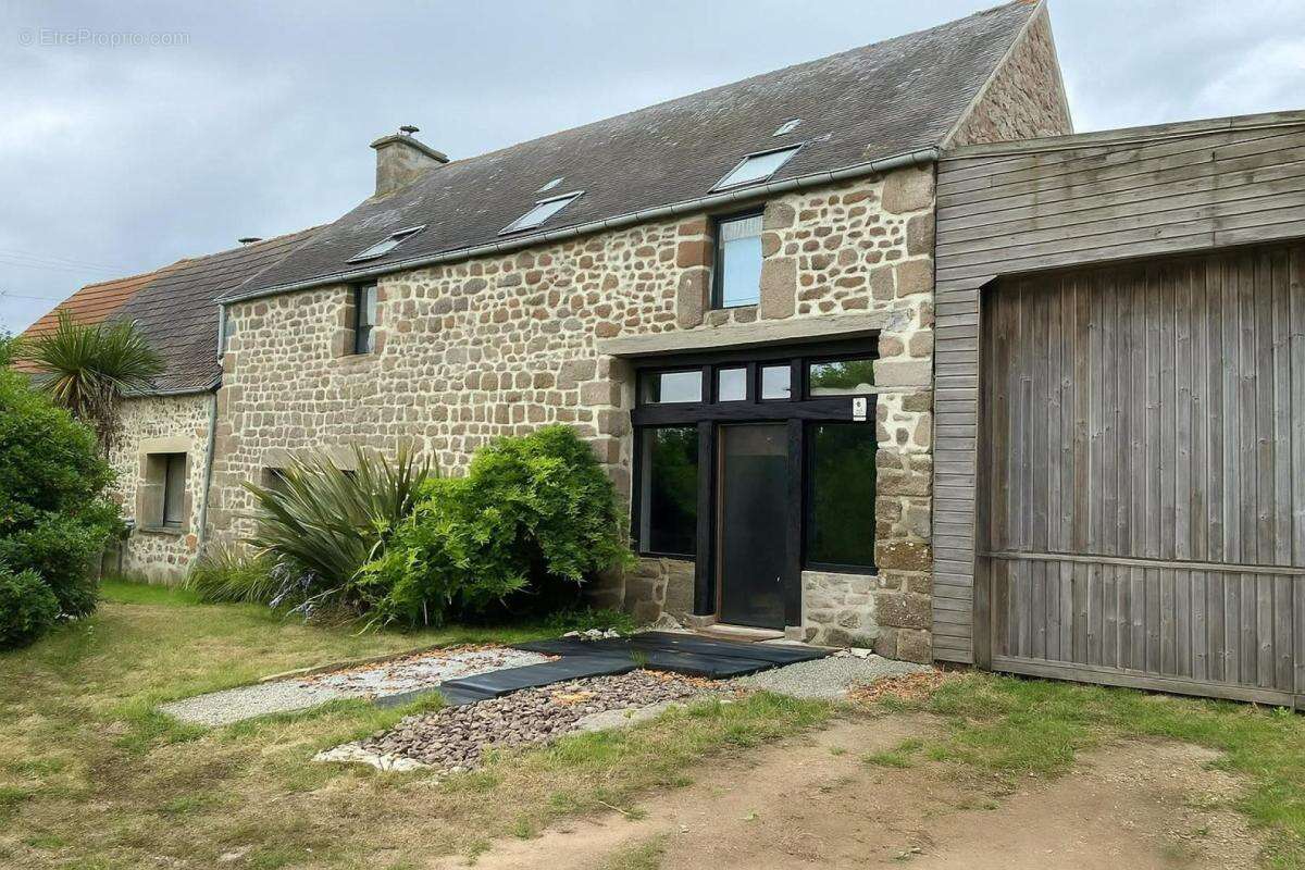 Maison à COSQUEVILLE