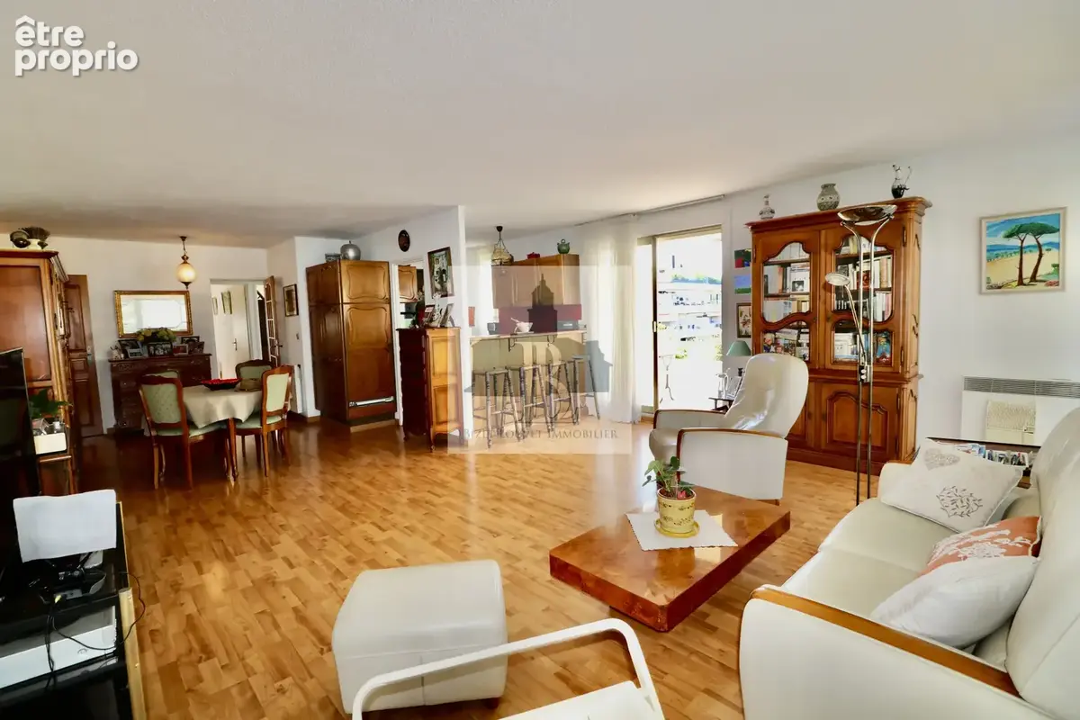 Rare à Saint-Tropez - Emplacement d'exception pour cet appartement avec terrasses et garage, piscine - photo 3