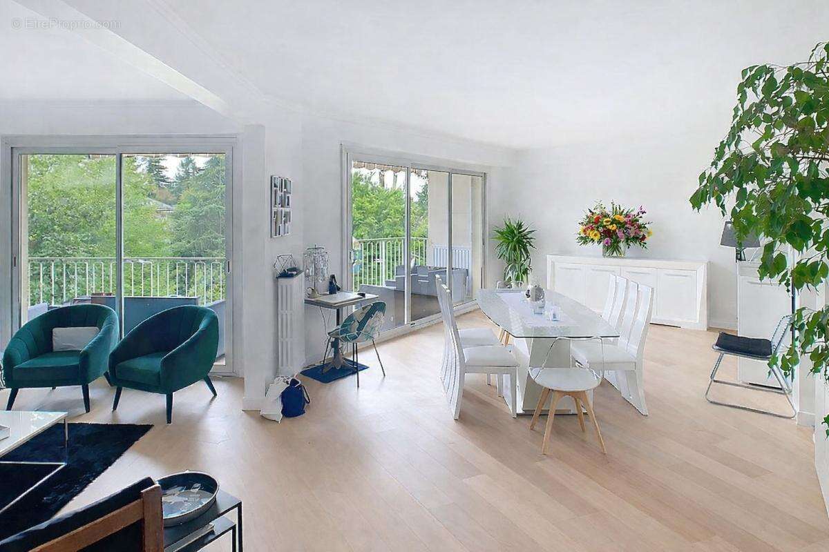 Appartement à AVRILLE