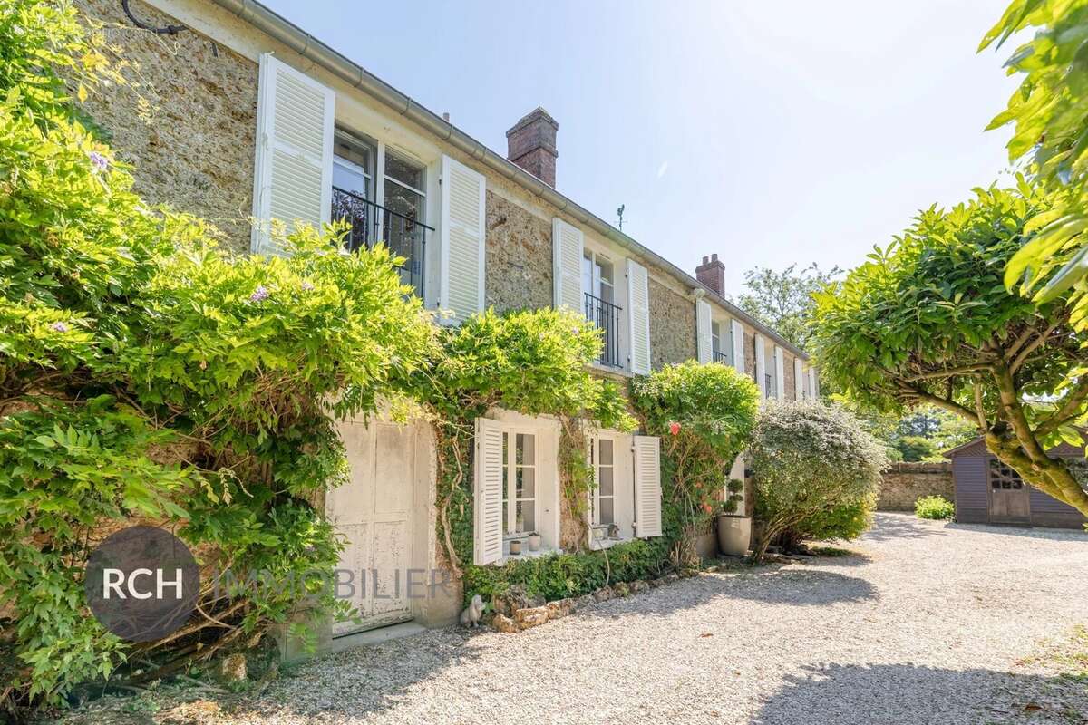 Maison à DAMPIERRE-EN-YVELINES