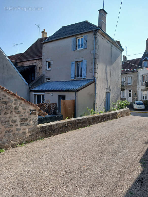 Lormes centre ville, maison de caractère avec 4 chambres et cour. Morvan. - photo 4