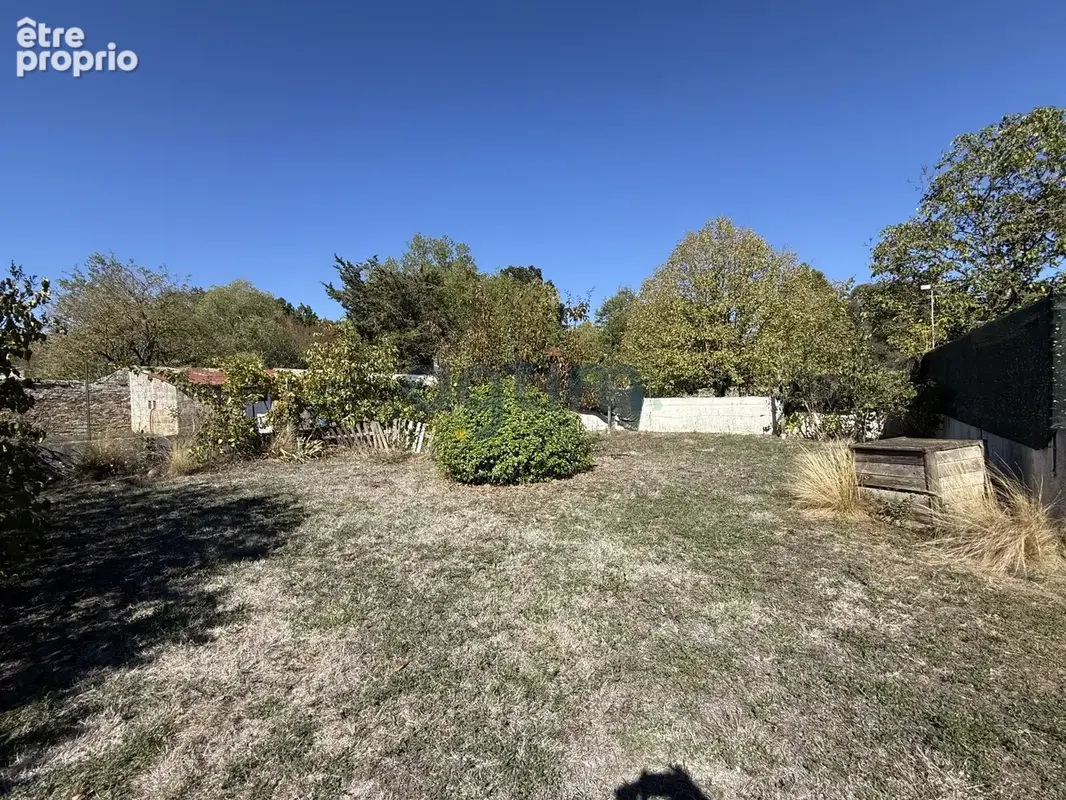 Montaigu, centre-ville, maison en pierre, 69m2 hab, 2 chambres, terrain et dépendances - photo 19