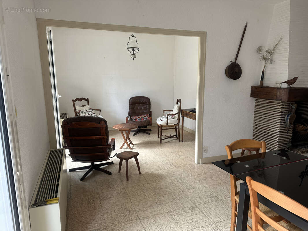 Maison à GENSAC-LA-PALLUE