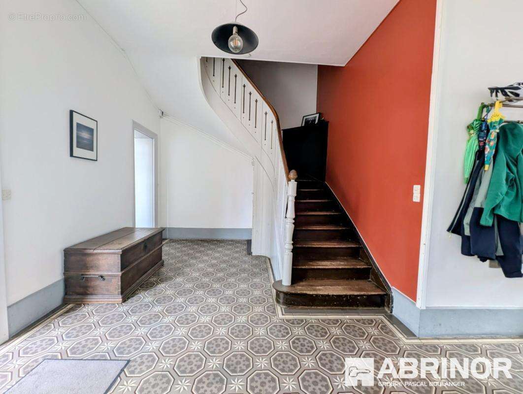 Grande maison de caractere 5 chambres+bureau - photo 9