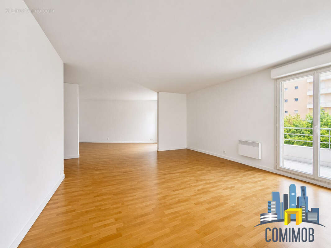 Appartement à COURBEVOIE