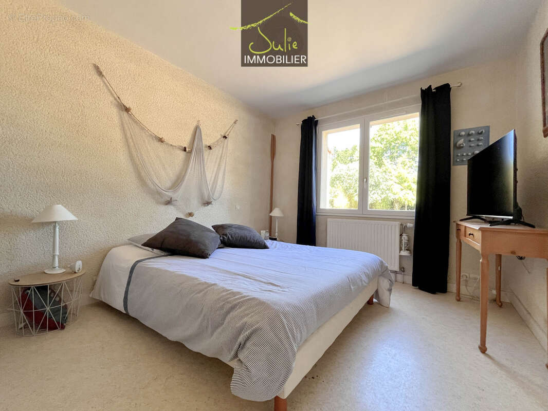 Propriété de plain-pied dans un joli parc clos de 3642m2 - photo 11