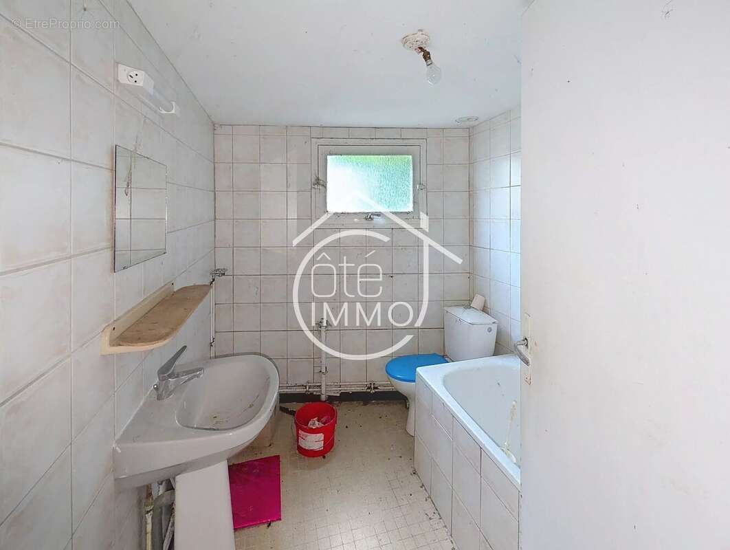 LA FORCE : Maison de 101m² avec local commercial de 111m² à rénover entièrement - photo 13