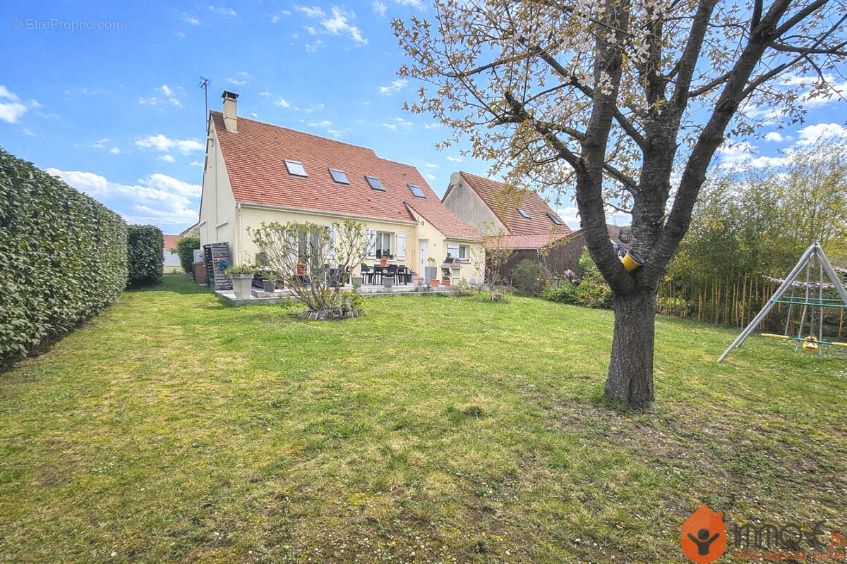 Maison à MAGNY-LE-HONGRE