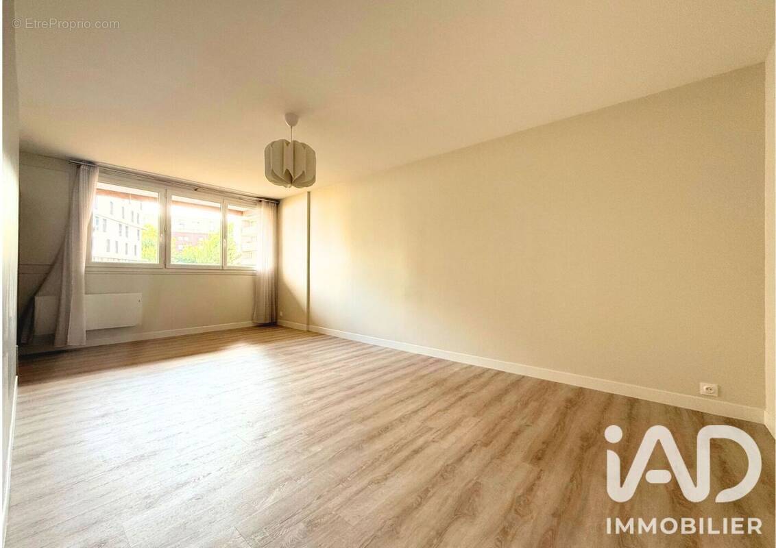 Photo 1 - Appartement à LES LILAS