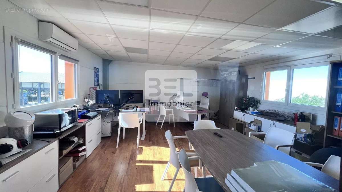 Commerce à LAUDUN-L&#039;ARDOISE