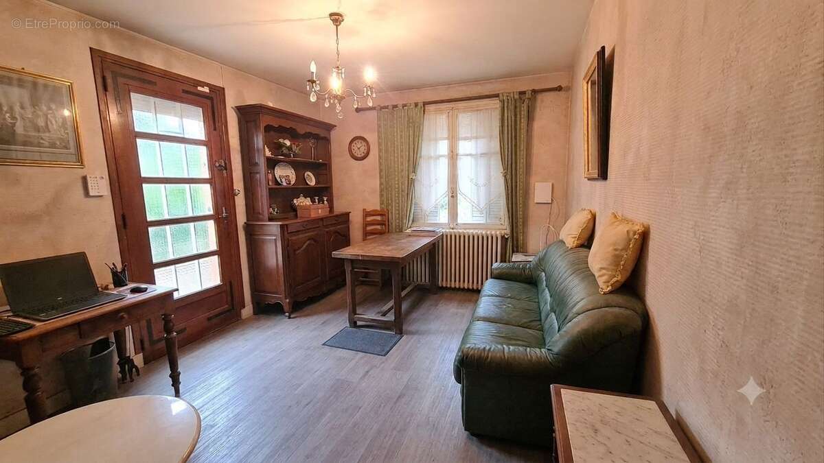 Maison familiale avec beau potentiel – 108 m² habitables – 4 à 5 chambres possibles – Garage – Terrain clos de 396 m² - photo 19