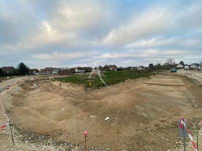 Terrain à MONT-PRES-CHAMBORD