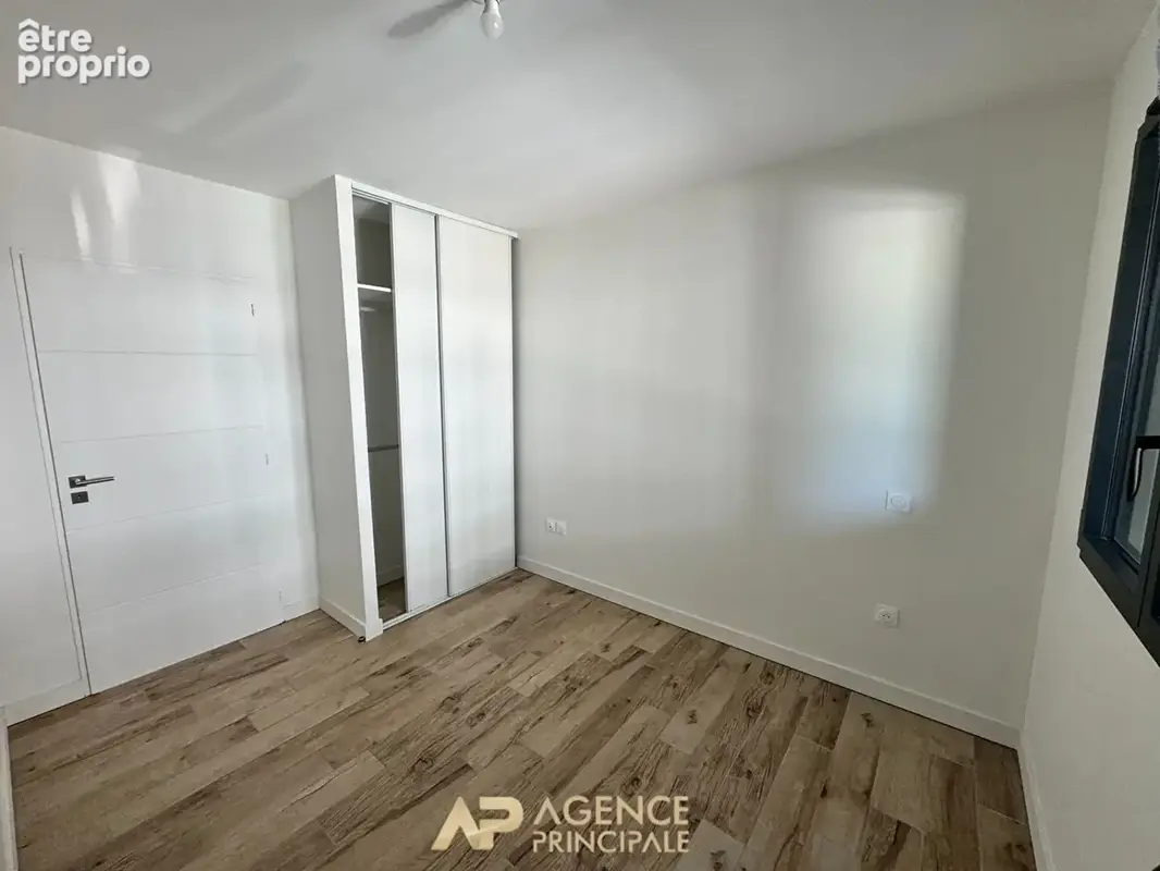 Appartement Type 4 / Terrasse / Parking / Cave - proche mer - La Rochelle - photo 9