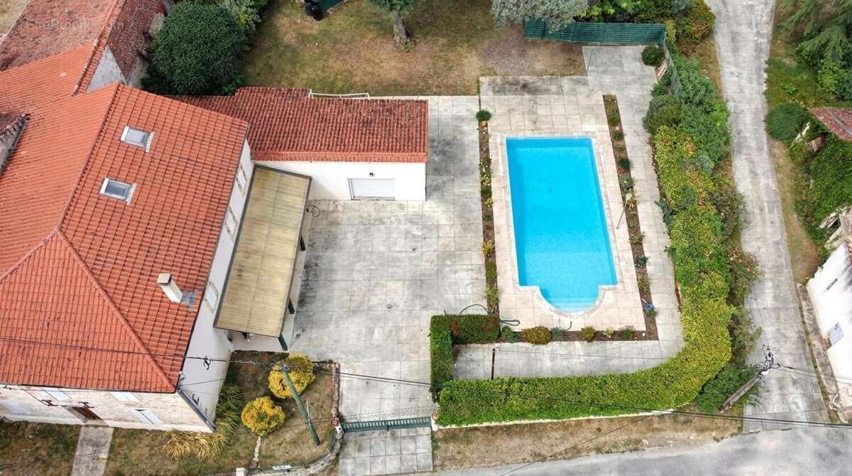 Maison 183 m² à Saint-Jean-De-Thurac  - photo 2