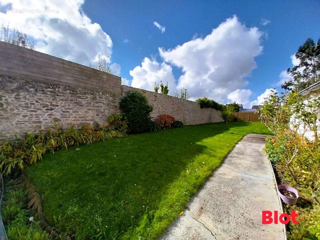 Maison à SAINT-JOUAN-DES-GUERETS