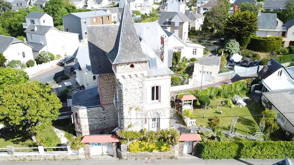 Maison à DONVILLE-LES-BAINS