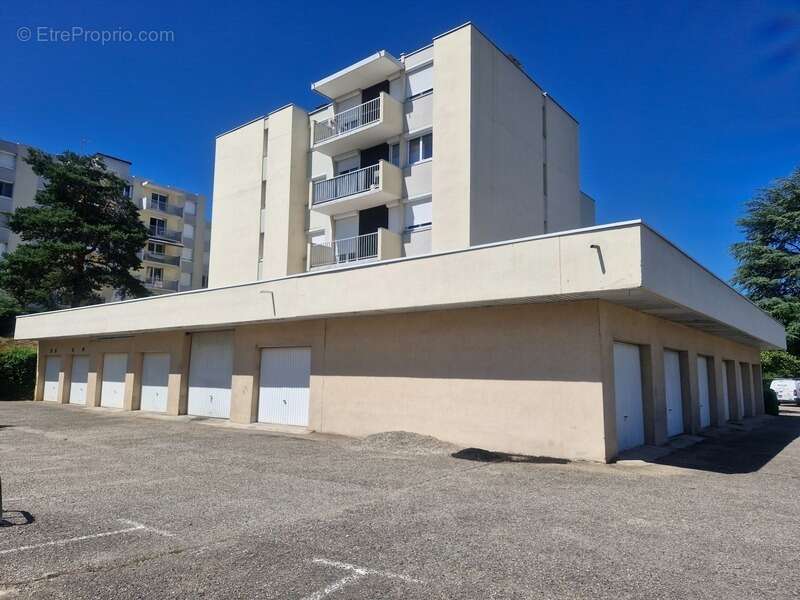 Appartement à UNIEUX