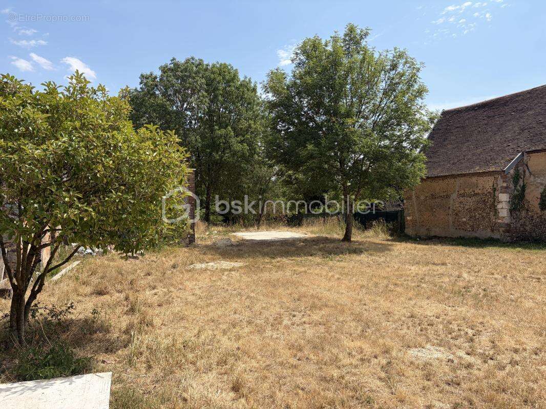 Magnifique corps de ferme à rénover composé de ses multiples dépendances, le tout sur une très belle parcelle close et arborée ! - photo 13