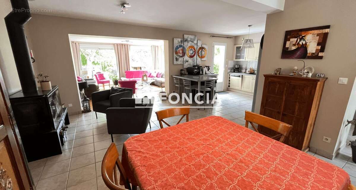 Maison à NOYEN-SUR-SARTHE