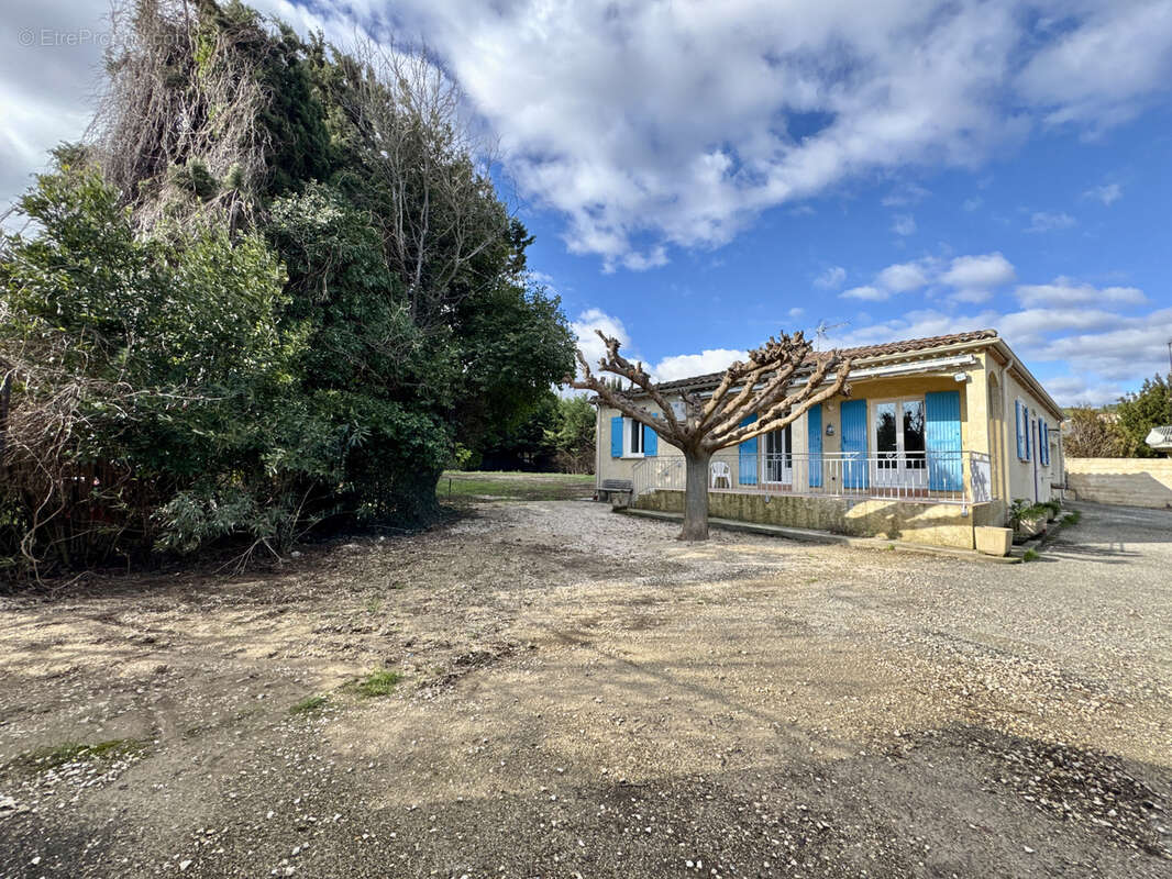 Maison à LAUDUN-L'ARDOISE