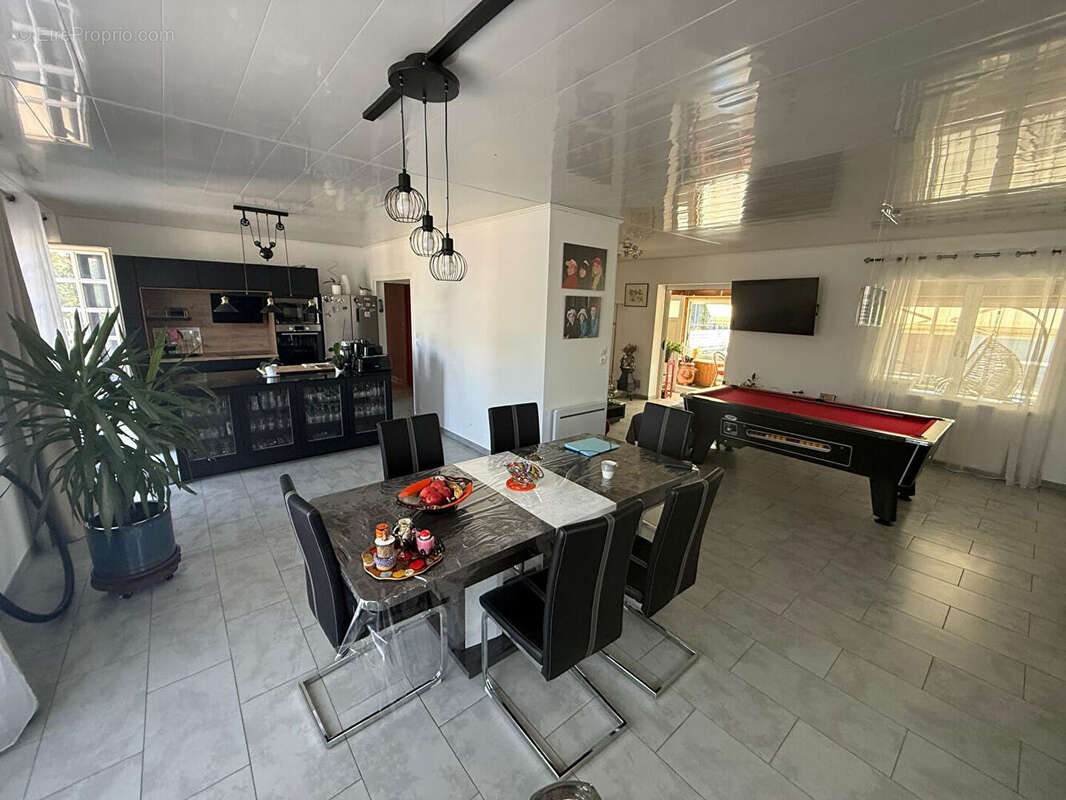 Maison  10 pièce(s) 198 m2 - photo 2
