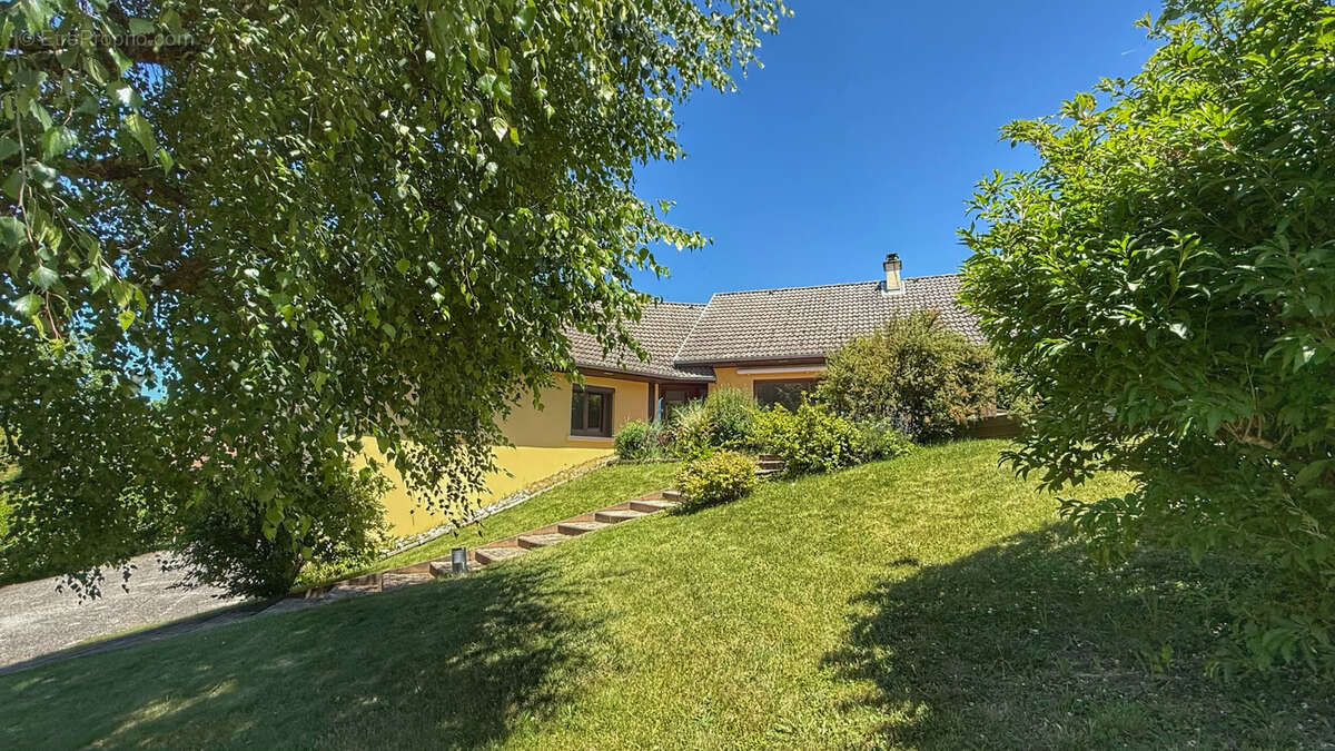 Maison à MONTFERRAT