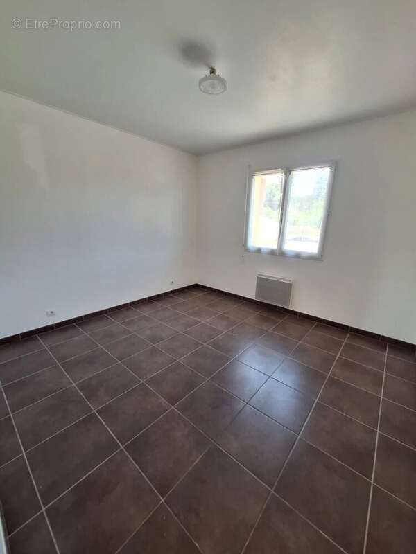 Maison recente avec garage et terrain - photo 6