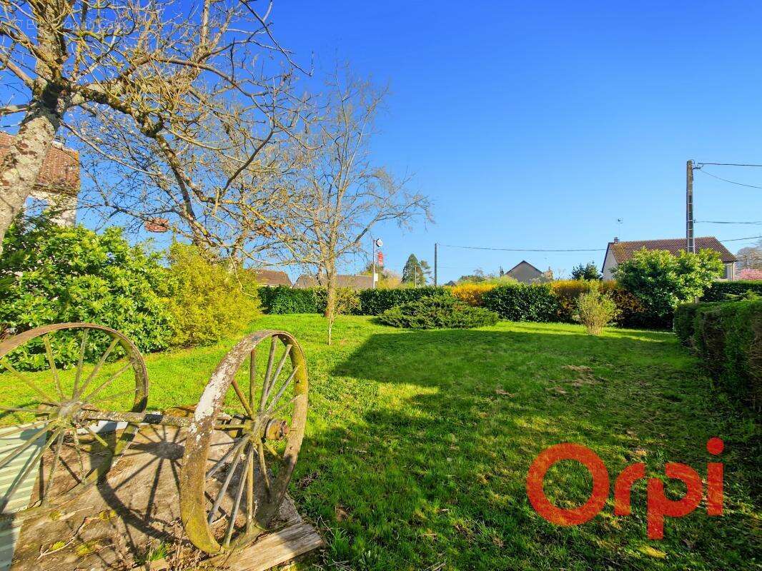 Maison à LA GUERCHE-SUR-L'AUBOIS