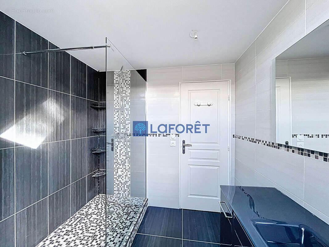 Appartement à SAINTRY-SUR-SEINE