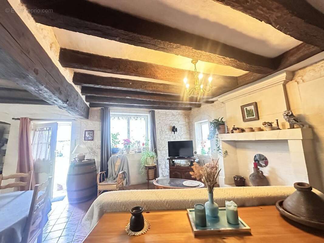 Maison 146 m² à Crouzilles  - photo 3