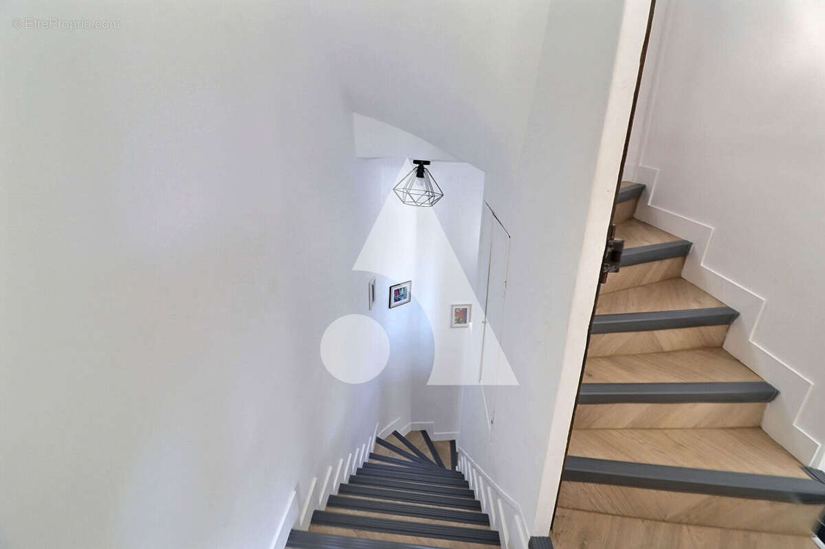 Pontoise - Maison 200m² Rénovée + Dépendance Indépendante (Revenu locatif possible 800/mois) - Opportunité Rare - photo 13
