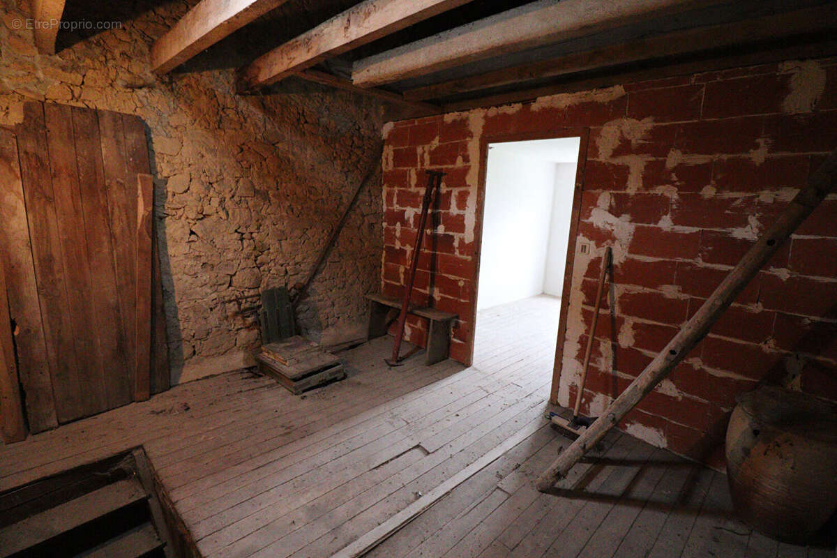 Maison à SAINT-SORNIN-LEULAC