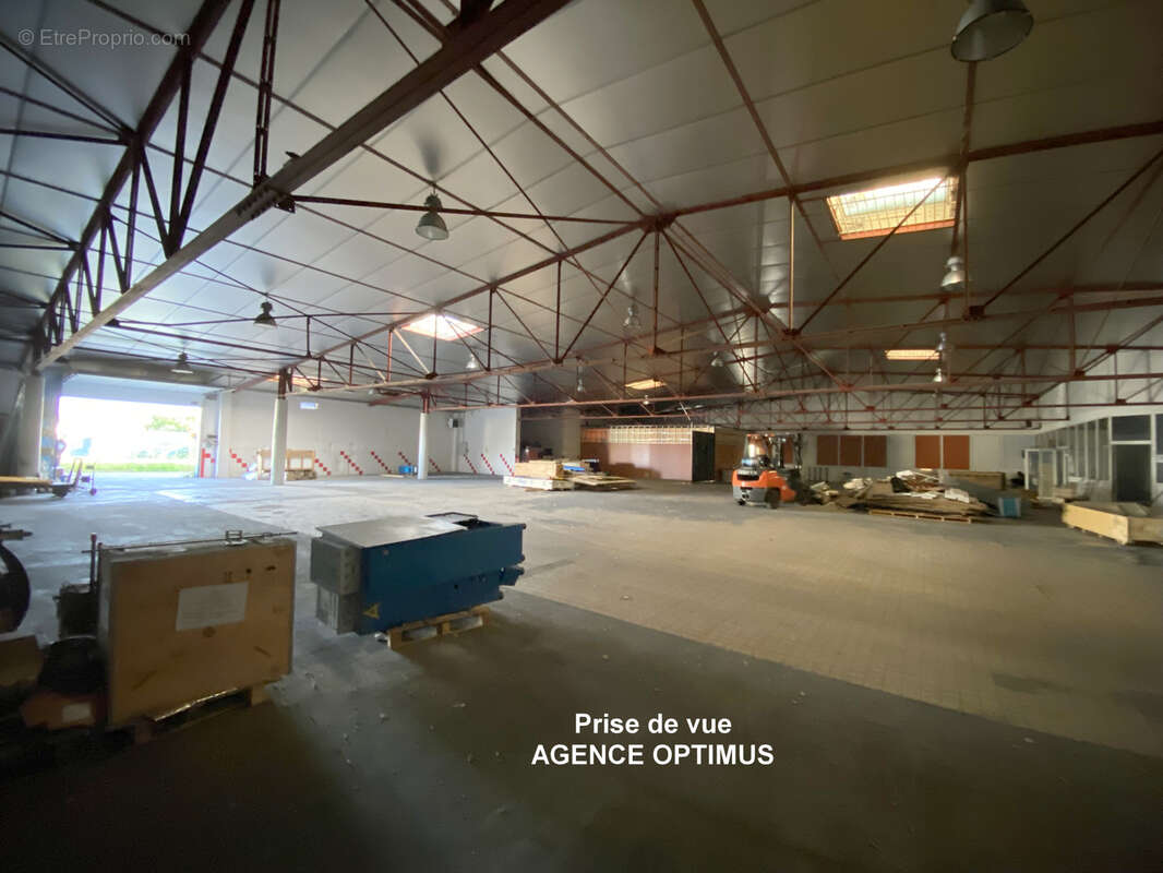 Commerce à VILLENEUVE-LA-GUYARD