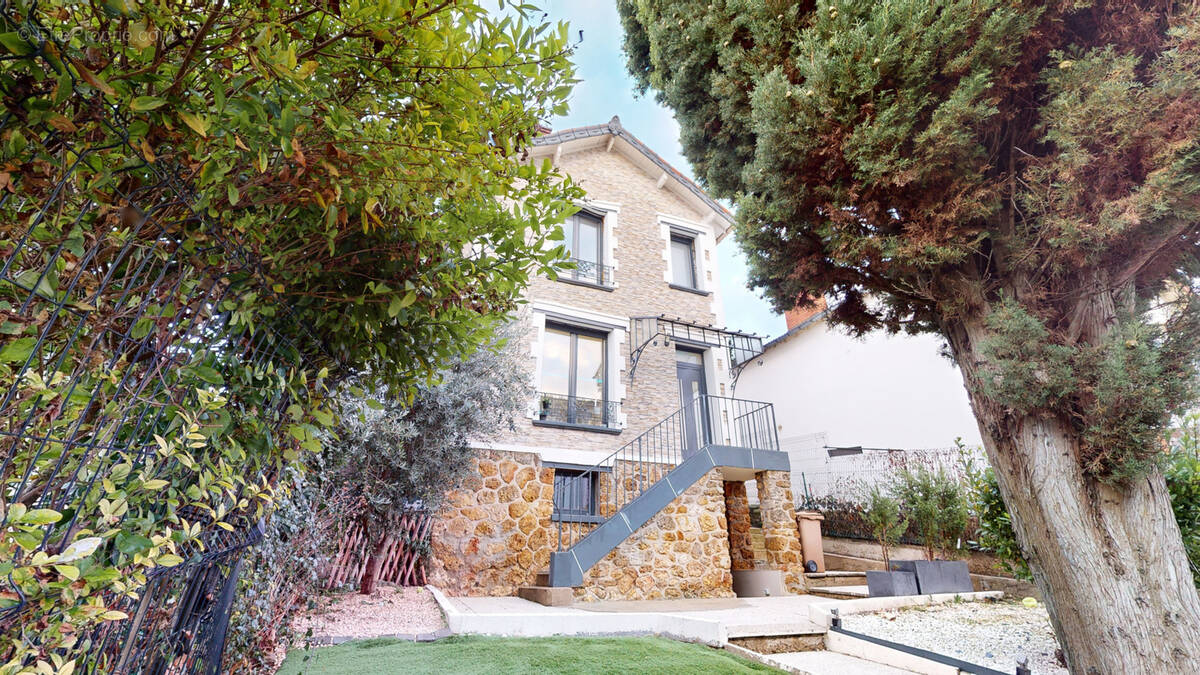 Maison à SARTROUVILLE