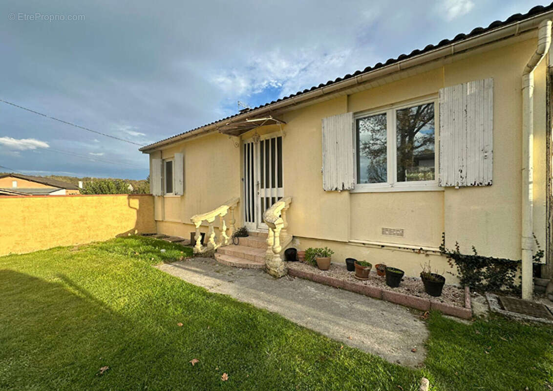 Maison à PONTACQ