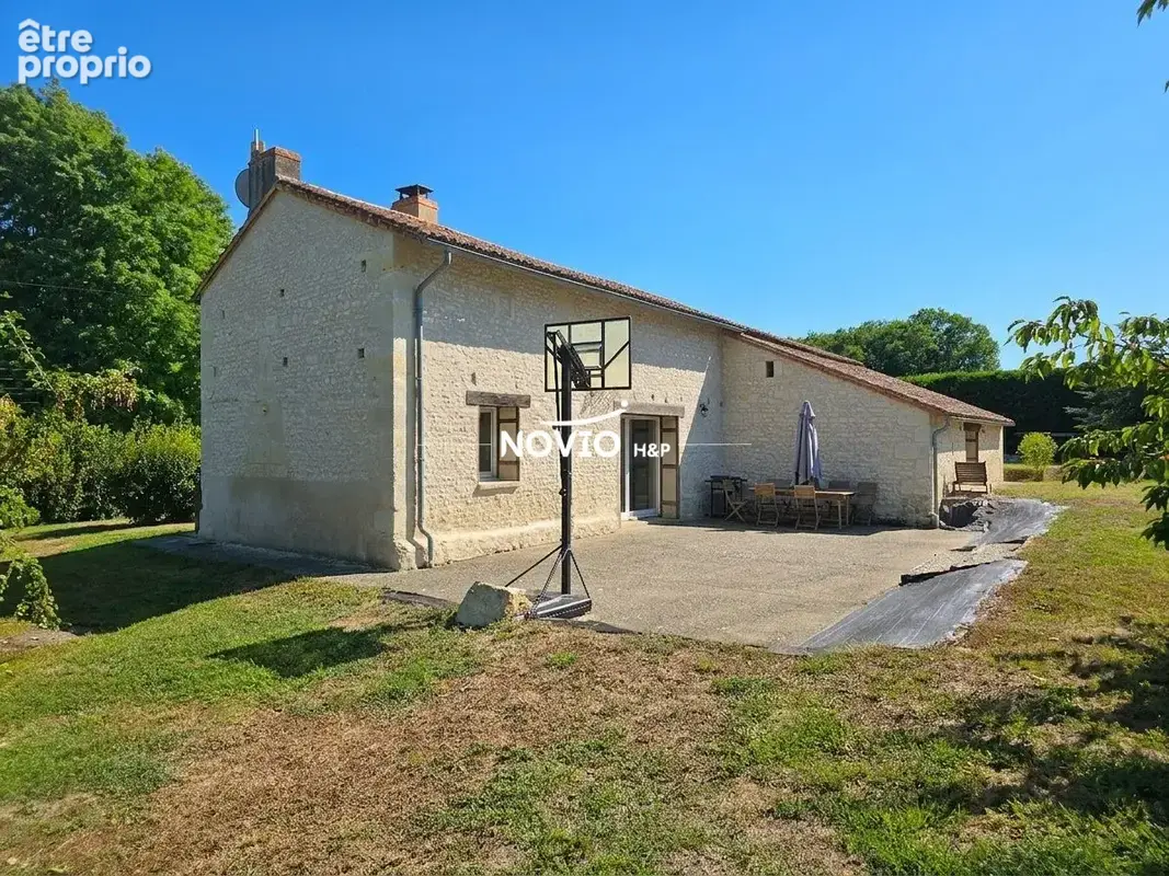 Maison à THURAGEAU