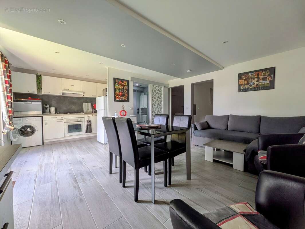 Maison à VILLECOMTAL-SUR-ARROS