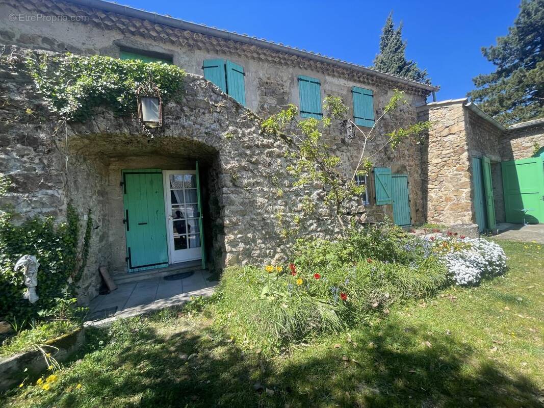 Maison à CHARMES-SUR-RHONE
