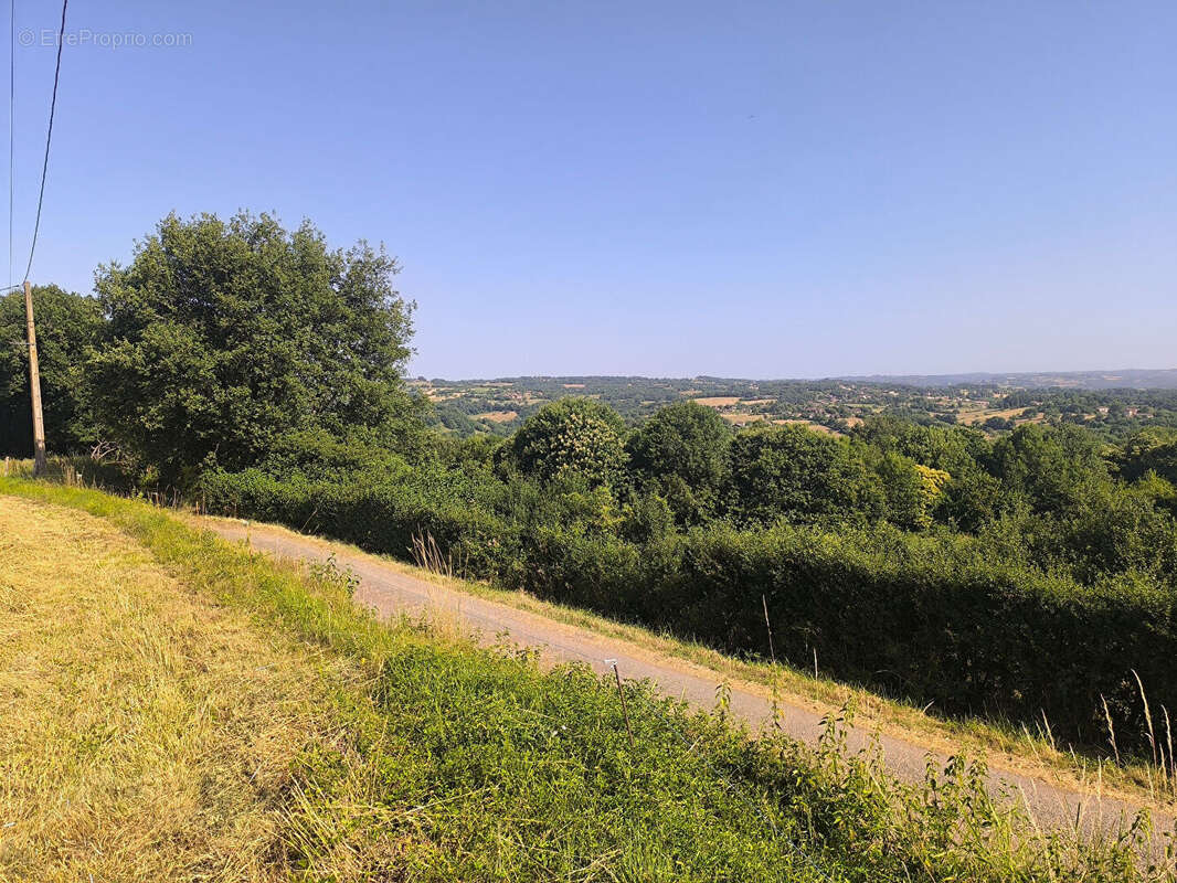Terrain à LENTILLAC-SAINT-BLAISE