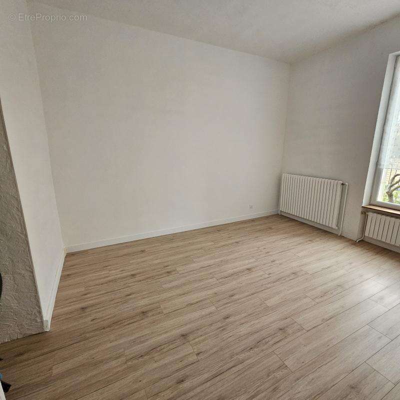 Maison à CHAMPAGNE-LES-MARAIS