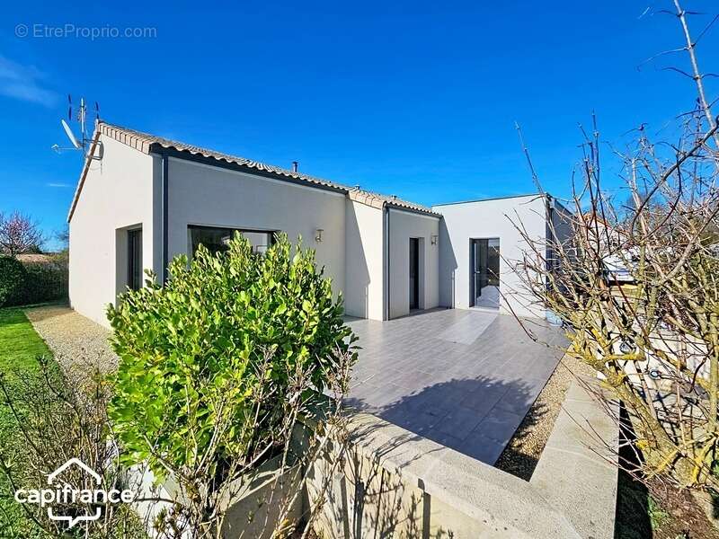 Maison de plain-pied 121 m² – 3 chambres – 3 garages (87m²) – terrain clos 1 454 m² – Boussais (79) proche Airvault - photo 19