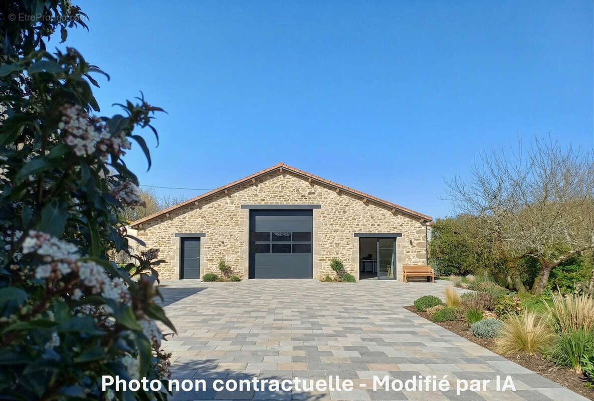 Maison à LA CHAIZE-LE-VICOMTE