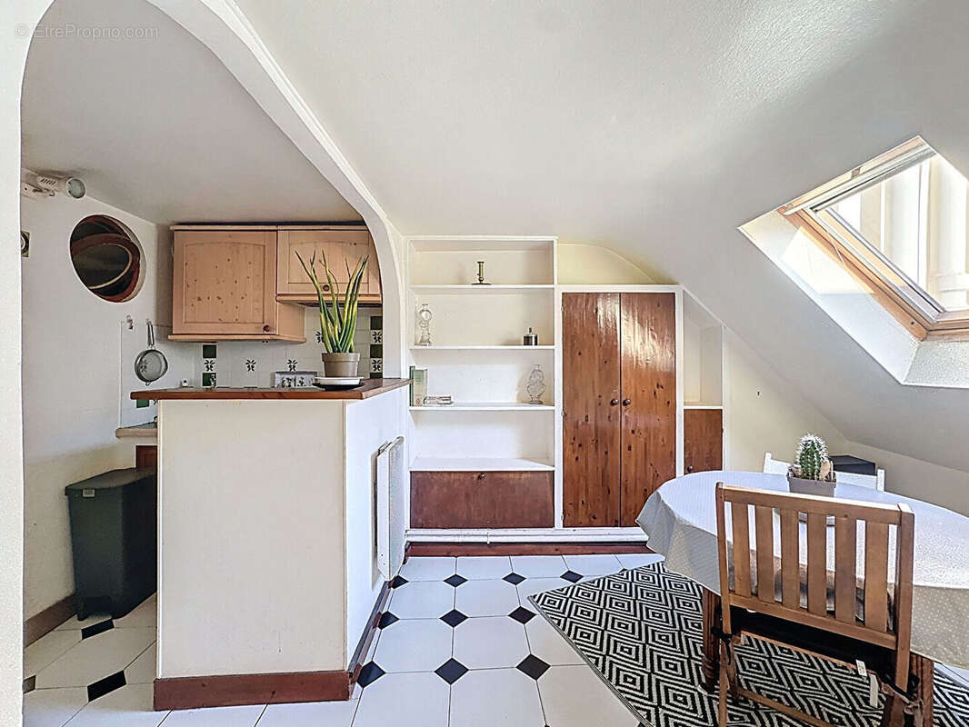 Appartement à PARIS-8E