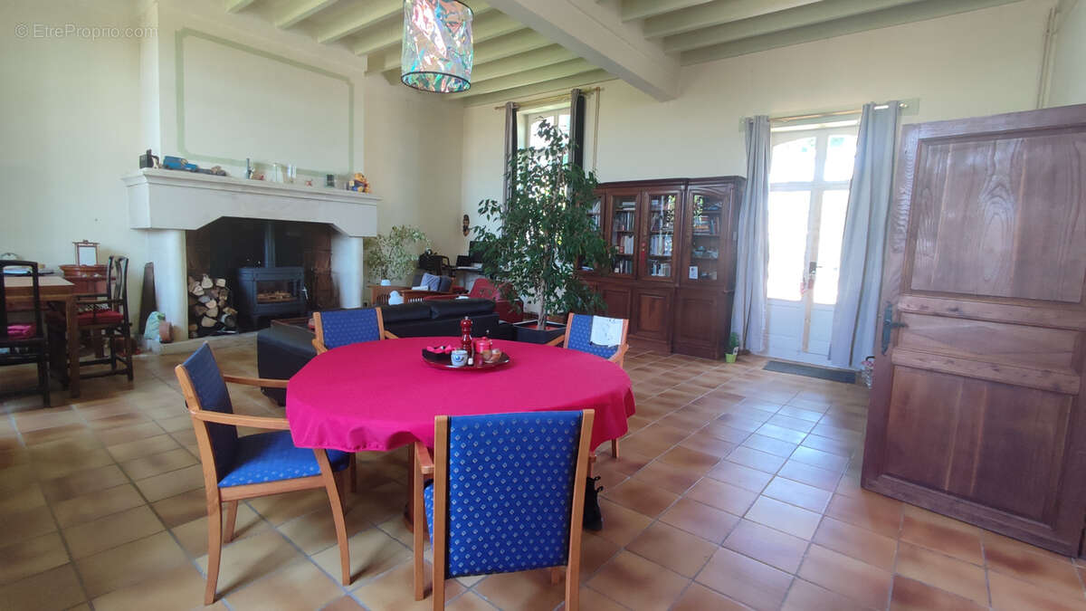 Maison à MONTAIGU-DE-QUERCY