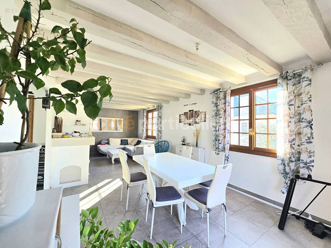 Maison à LA VILLE-AUX-DAMES